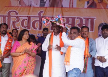 Arjun Munda demands Hemant govt to return 450 acres of Abhijeet firm land to farmers