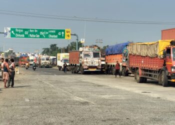 Bengal’s ban on entry of vehicles from Jharkhand makes long queues of trucks on NH-2