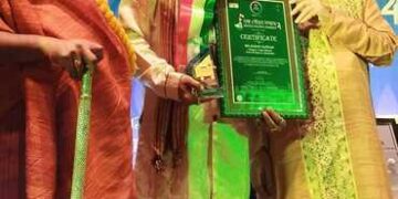 Yoga Guru Anshu Sarkar receives 'Bango Gaurav-2024' Award in Kolkata