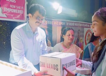 Latehar DC distributes SHe boxes to women and girls