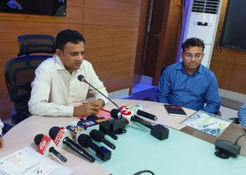 Jharkhand Polls: Palamu DC warns ‘no-road-no vote’ campaigners   