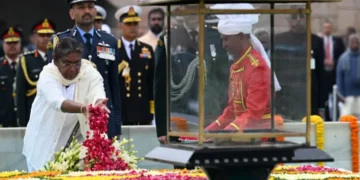 President Murmu, PM Modi, VP Dhankhar and others pay homage to Mahatma Gandhi