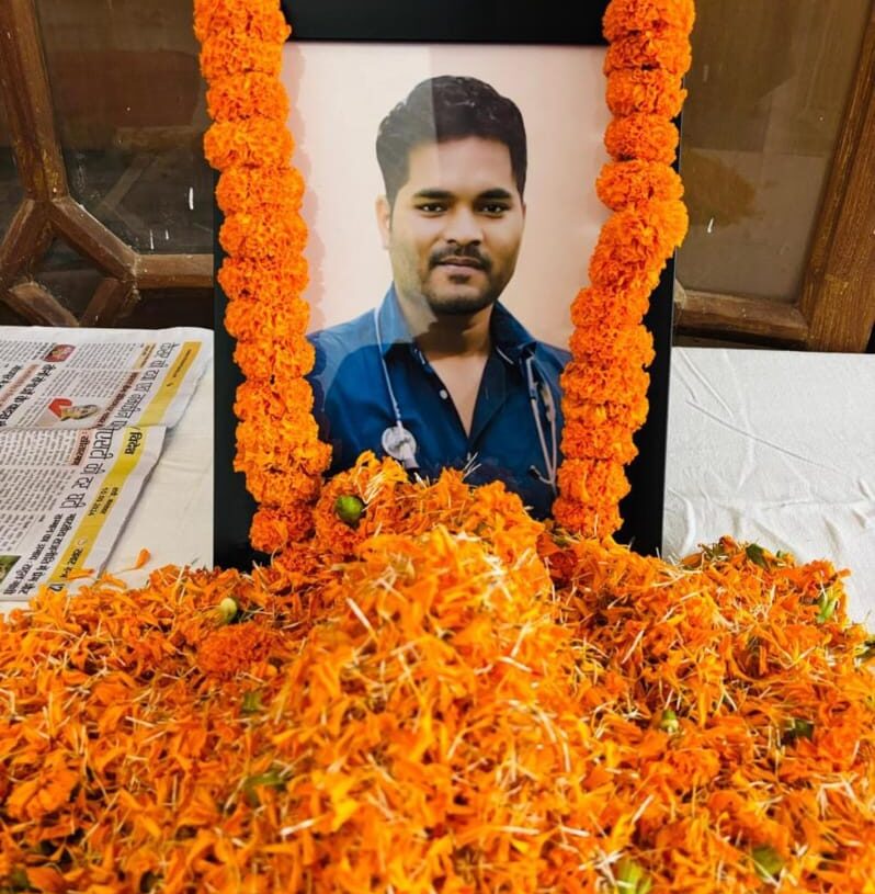 Jharkhand News: RIMS doctors condole tragic death of PG student