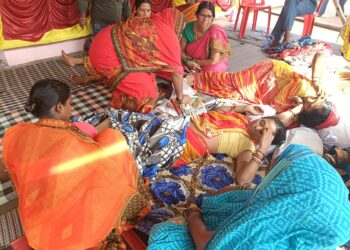 Sacked school cooks plan self-immolation in Godda