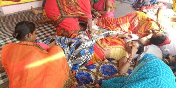 Sacked school cooks plan self-immolation in Godda