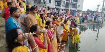 Durga Puja rituals commence in Dhanbad with a holy bath of ‘Kola Bou’