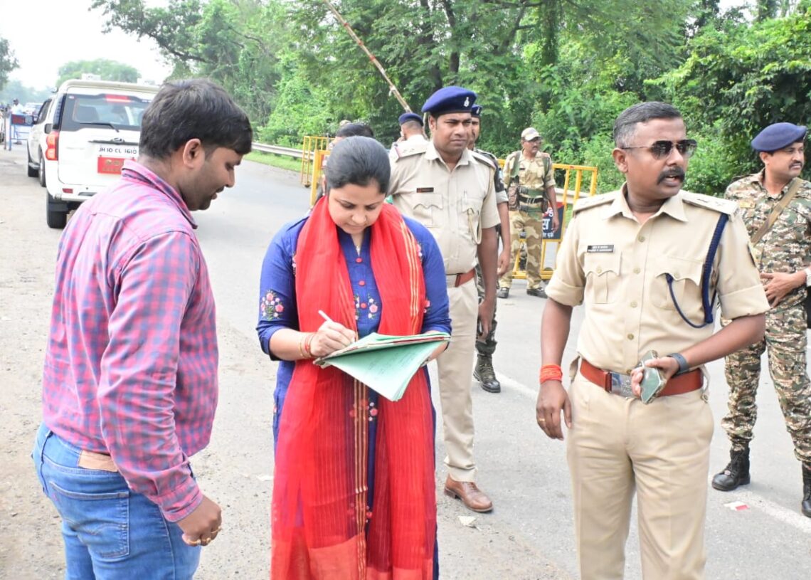 Rs 5.67 lakh cash seized at Jharkhand-Bengal check post