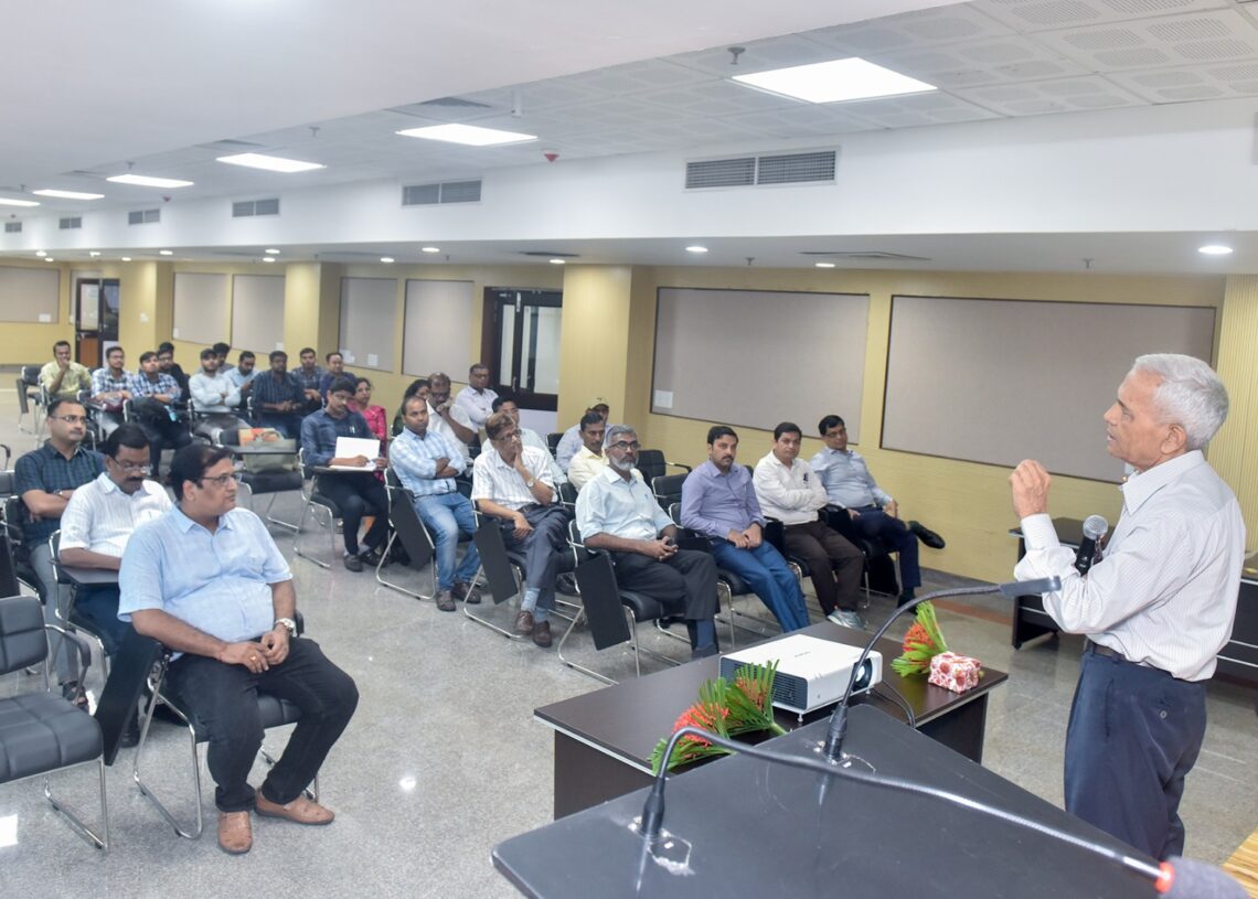 Experts discuss advanced concepts in biophysics at IIT ISM Dhanbad