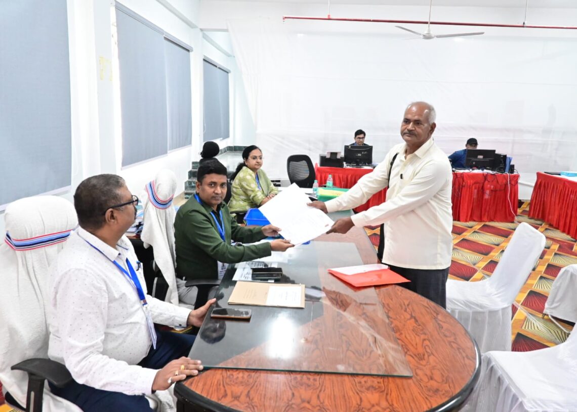 Jharkhand Assembly polls: Independent candidate files nomination in Dhanbad