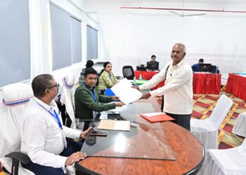 Jharkhand Assembly polls: Independent candidate files nomination in Dhanbad