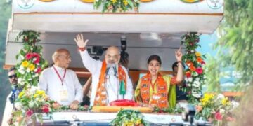 Jharkhand Polls: Amit Shah, Rahul Gandhi hold roadshows in Jamshedpur  