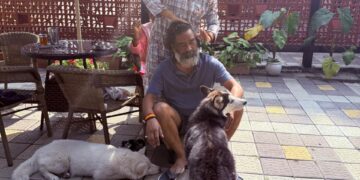 After hectic poll campaign, Jharkhand CM gets head massage