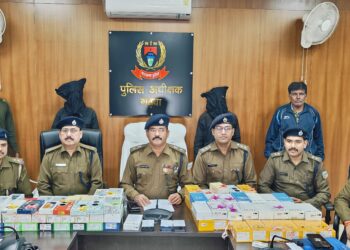 Garhwa police recover 100 stolen android phones, two arrested