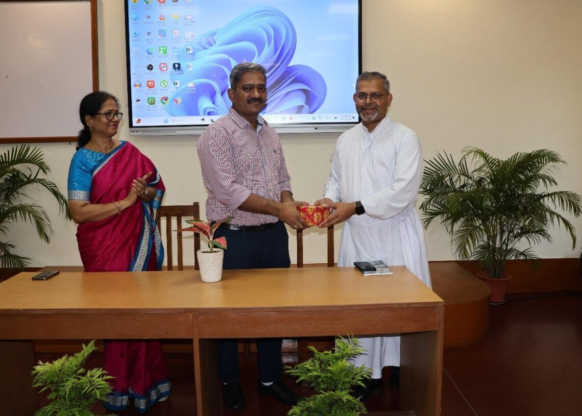 Loyola School Jamshedpur hosts seminar on career paths in commerce and management