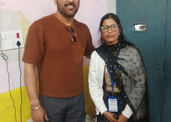 Jharkhand Polls: Governor, CM, Arjun Munda, Sanjay Seth, Dhoni cast votes