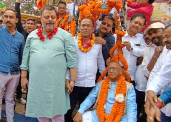 Saryu Roy weighed with laddoos in Jamshedpur 