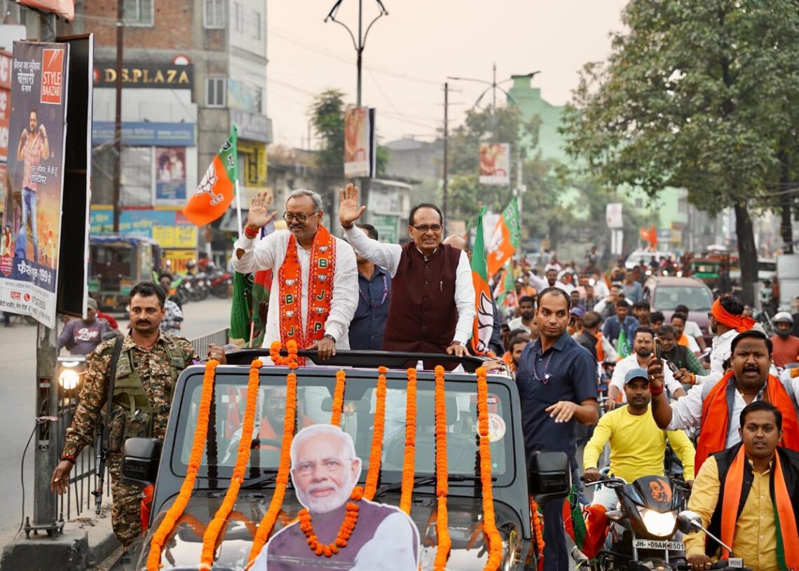 Shivraj campaigns in Hemant’s constituency, says JMM flags on infiltrators’ houses