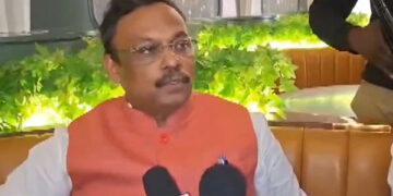 BJP leader Vinod Tawde accused of distributing cash, FIR filed