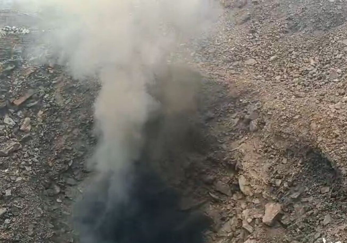 Heavy smoke billowing out from fire zone creates panic in Dhanbad basti