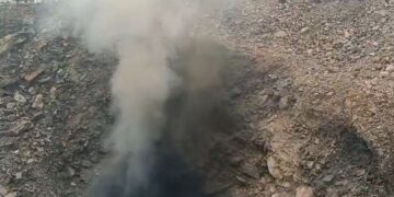 Heavy smoke billowing out from fire zone creates panic in Dhanbad basti
