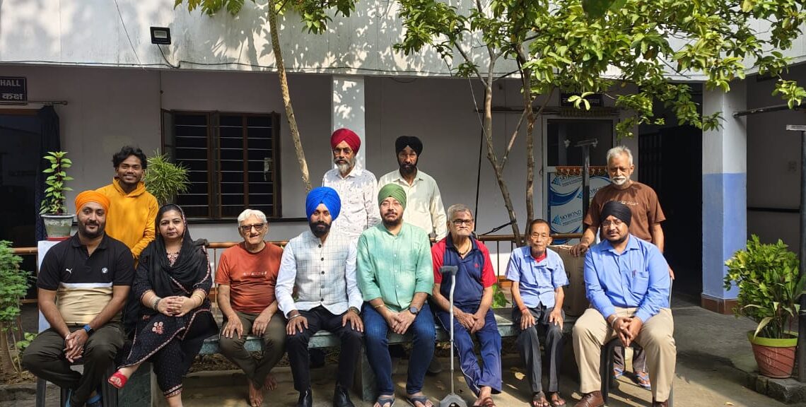 ‘Aagaaz’ serves food to elderly to mark Guru Nanak Dev Ji’s Prakash Parv