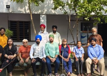 ‘Aagaaz’ serves food to elderly to mark Guru Nanak Dev Ji’s Prakash Parv