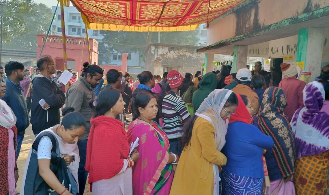 Voting underway for 288 seats of Maharashtra Assembly and 38 seats of Jharkhand