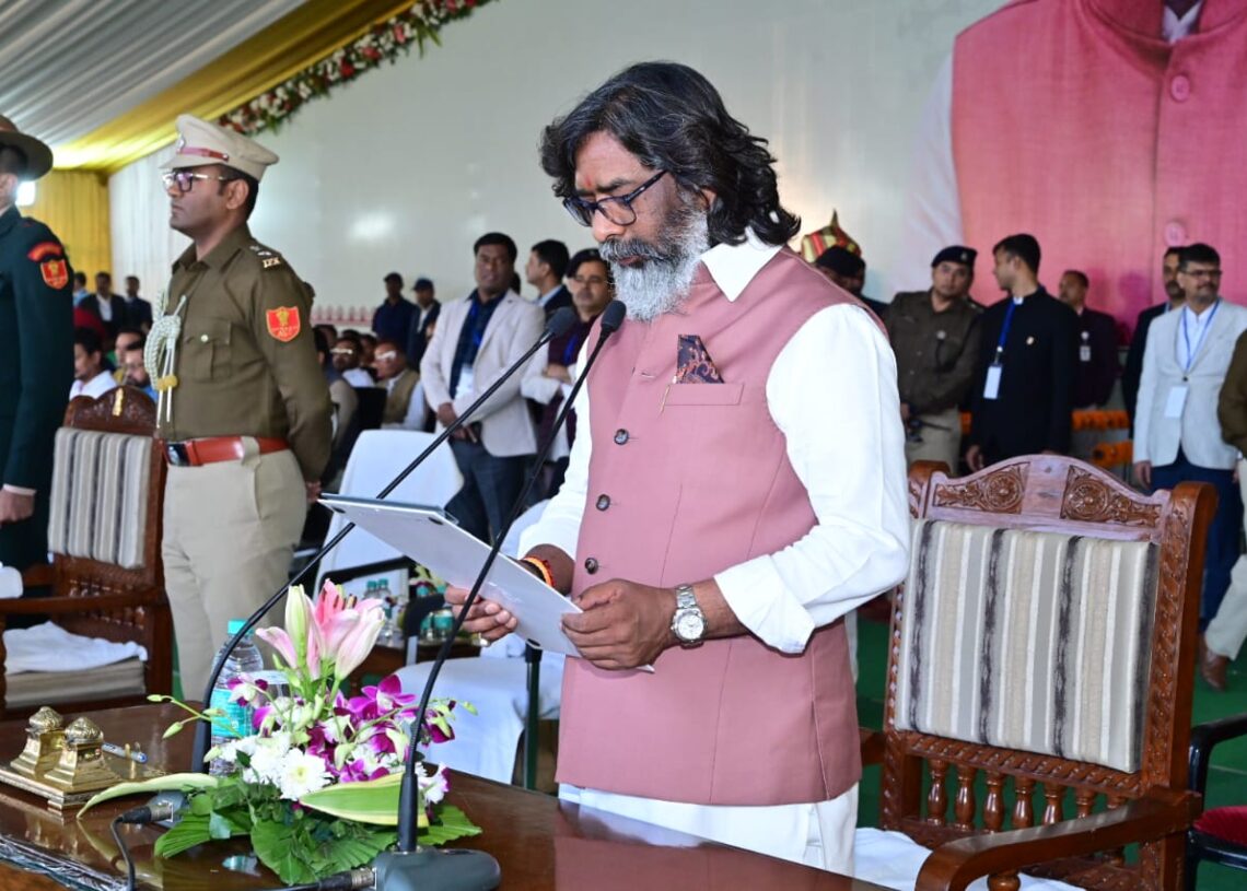 Hemant Soren takes oath as Jharkhand CM