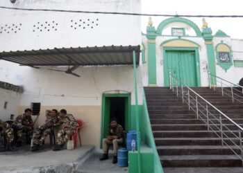 SC halts trial court’s order in Sambhal mosque case, directs petitioner to approach HC