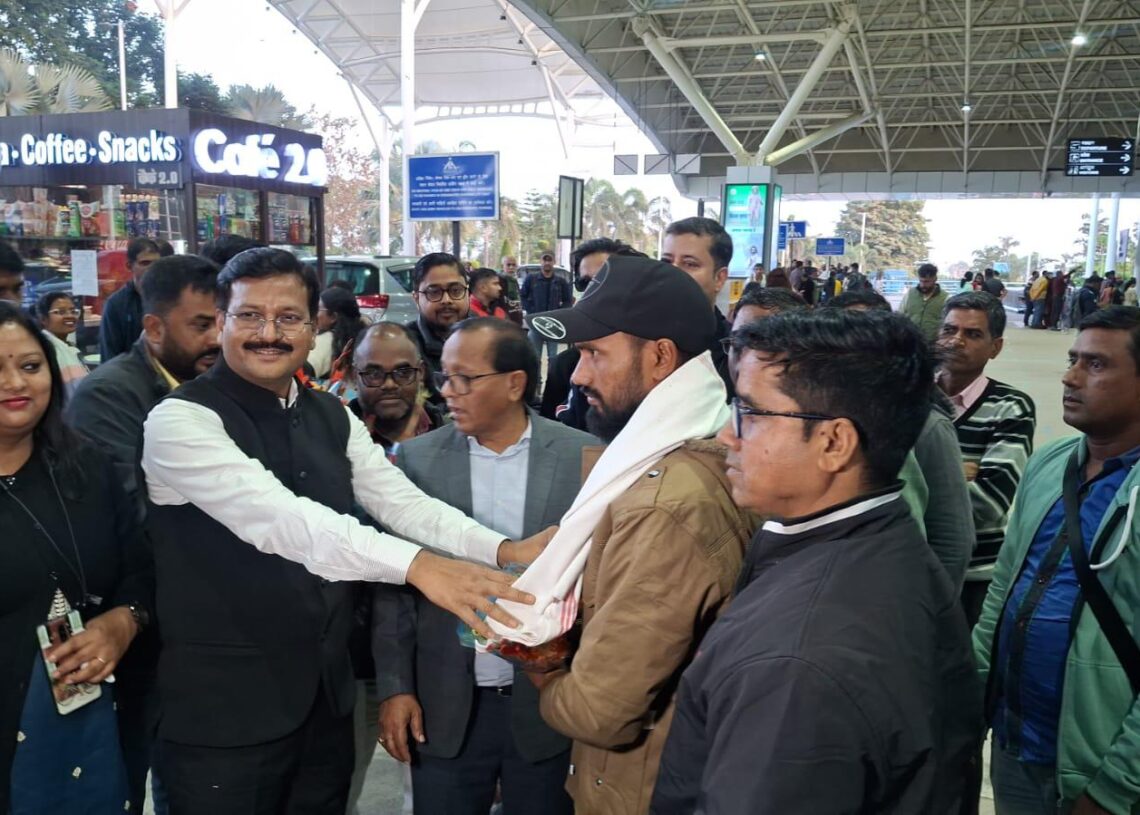 11 out of 47 stranded Jharkhand migrant workers safely return from Cameroon on  CM’s fiat