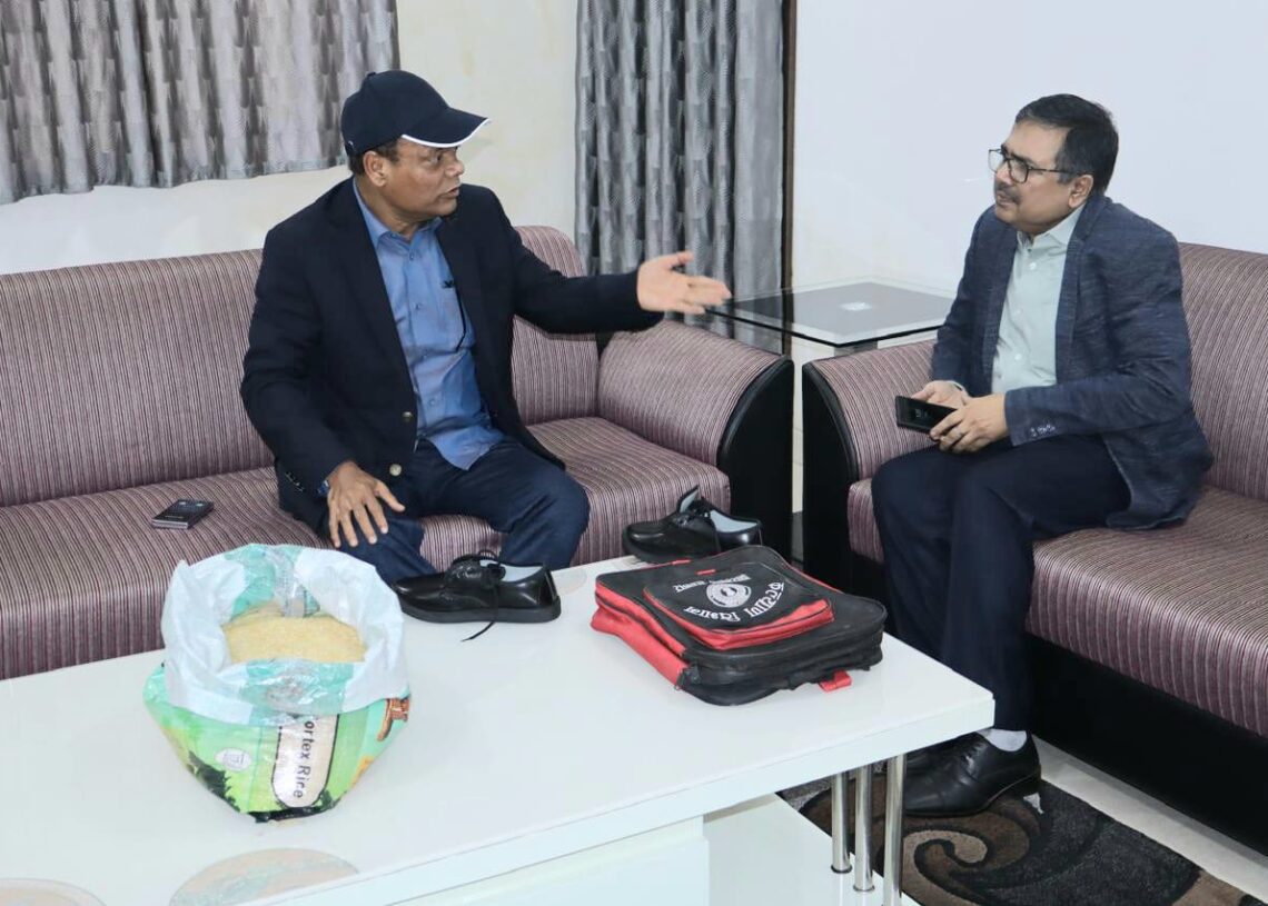 Jharkhand Minister orders blacklisting of contractor for substandard supplies in Gumla schools