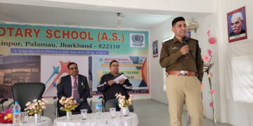 Jharkhand News: Probationary IPS officer educates school students against cyber scams
