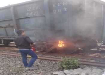 Jharkhand News: Wagon detached due to hot axle issue at Mohammadganj Railway Station