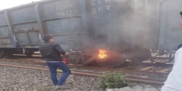 Jharkhand News: Wagon detached due to hot axle issue at Mohammadganj Railway Station