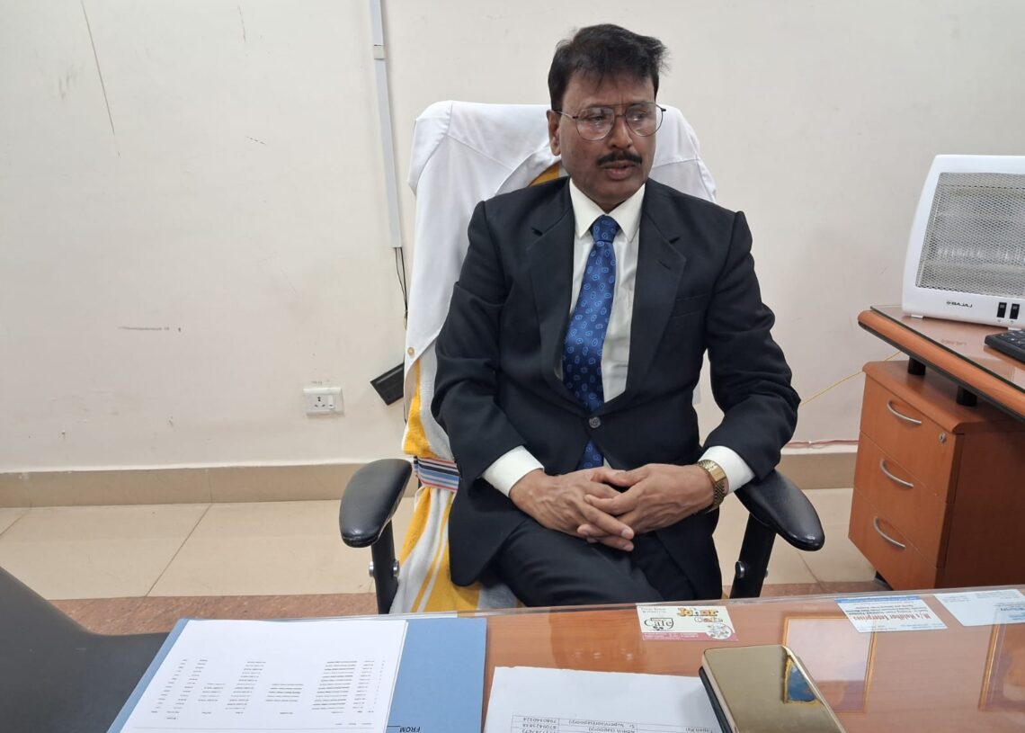 Jharkhand News: MMCH Daltonganj struggles with acute faculty shortage