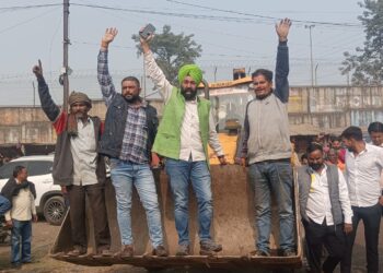 Protests over heavy vehicle parking in Burmamines Durga Puja ground