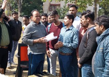 Jharkhand Health Minister assures hostel allotment for SNMMCH para-medical students