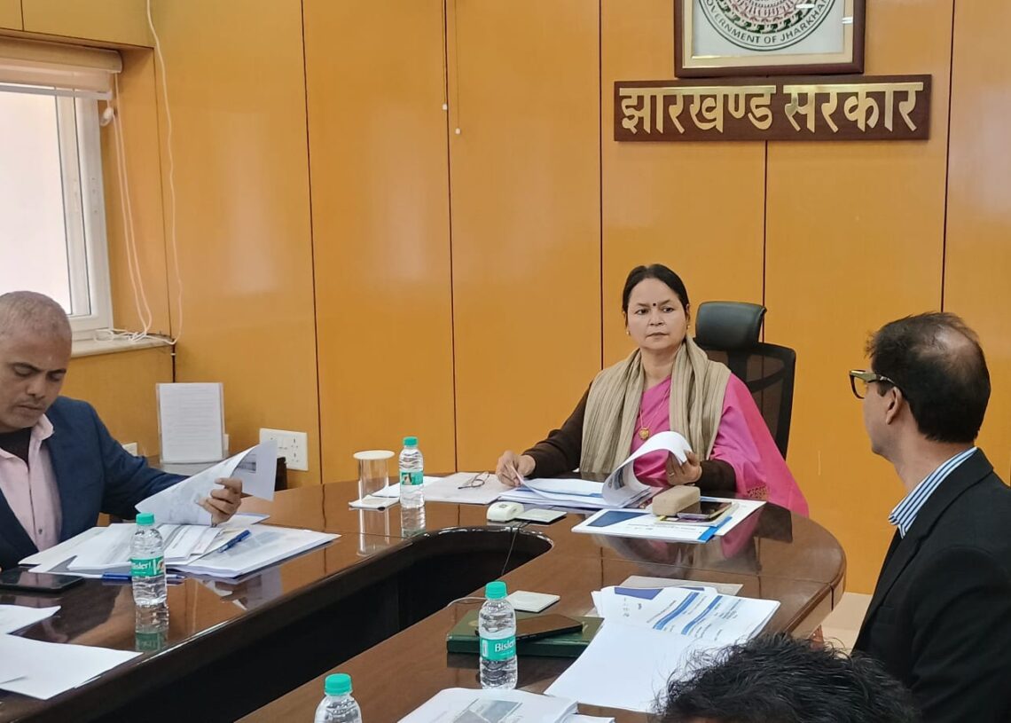 Jharkhand Chief Secretary asks DCs to prioritize infrastructure projects