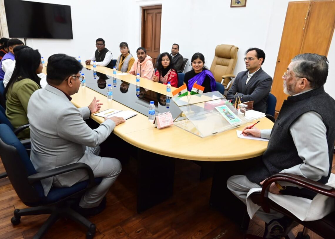 Jharkhand Governor, Tourism Minister felicitate National Youth Festival participants