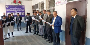 Judges, judicial officers led by Palamu PDJ take pledge on National Voters' Day