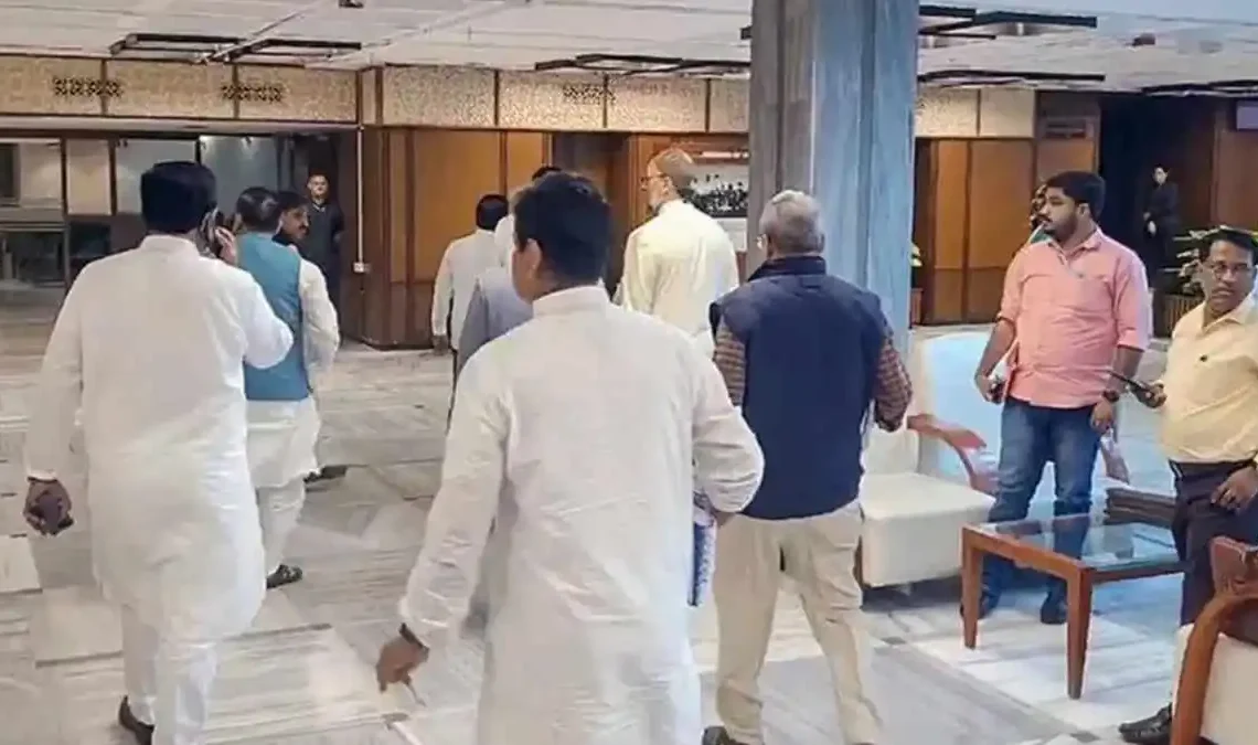 Opposition protests disrupt JPC meeting on Waqf Amendment Bill; 10 MPs suspended