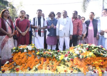 Jharkhand CM pays tribute to Kharsawan firing martyrs