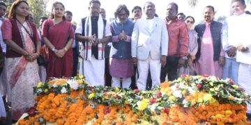 Jharkhand CM pays tribute to Kharsawan firing martyrs