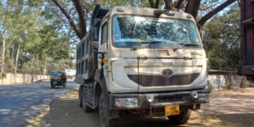 Jharkhand News: Speeding dumper runs over couple during no-entry hours in Jamshedpur