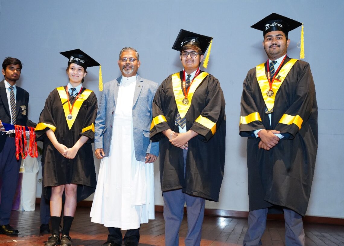 Loyola School holds graduation nite, students get special awards