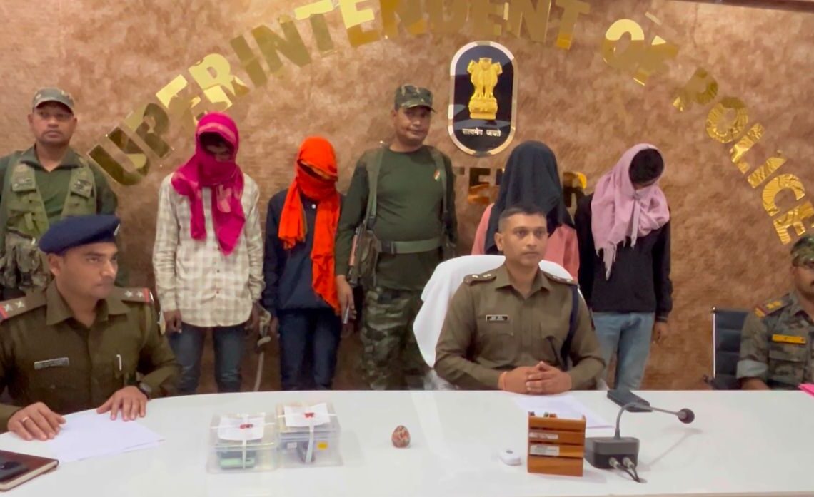 Latehar Police arrest four associates of criminal Rahul Singh
