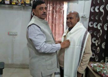 Jharkhand News: Warm farewell to Sindri College English HoD Dr. Mallick