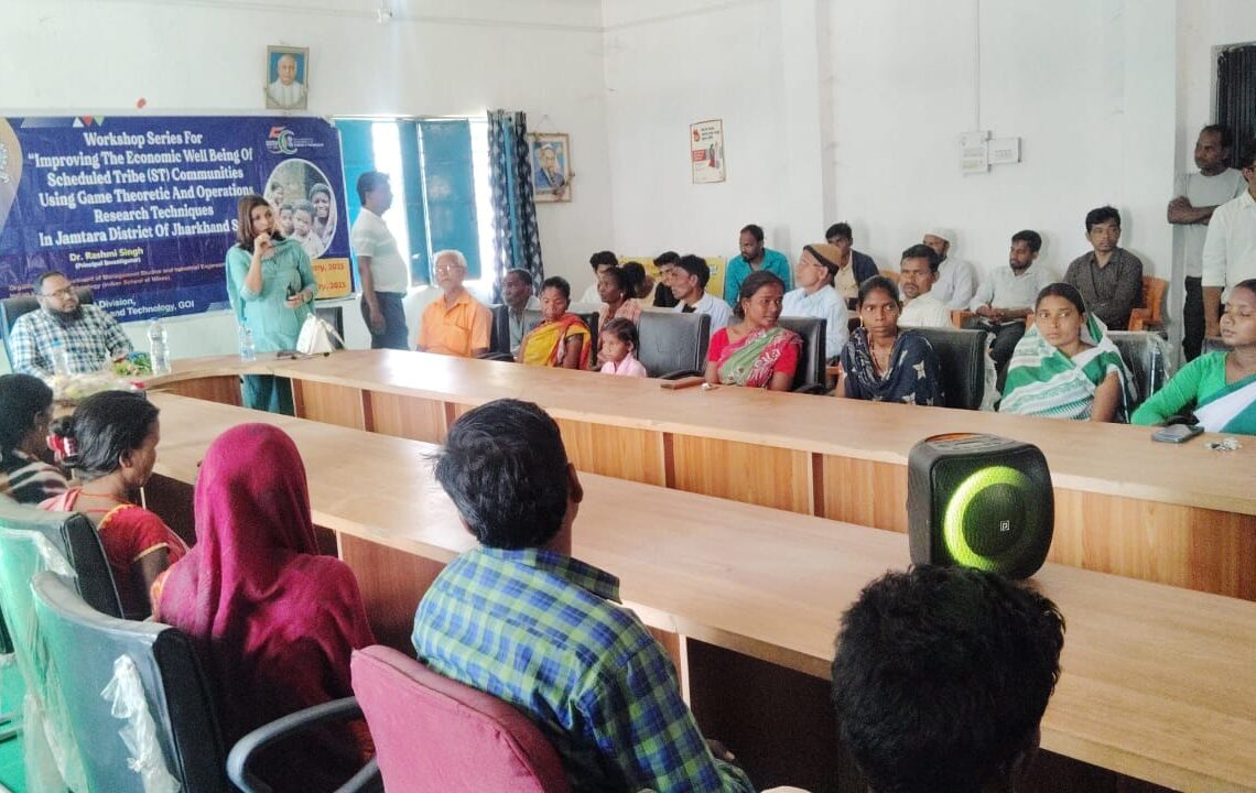 IIT ISM, BAU experts teach Jamtara tribal farmers scientific farming