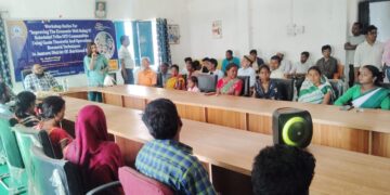 IIT ISM, BAU experts teach Jamtara tribal farmers scientific farming