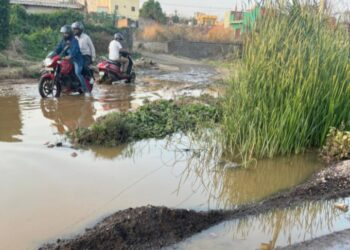 Residents protest AMC's inaction as builders block drainage